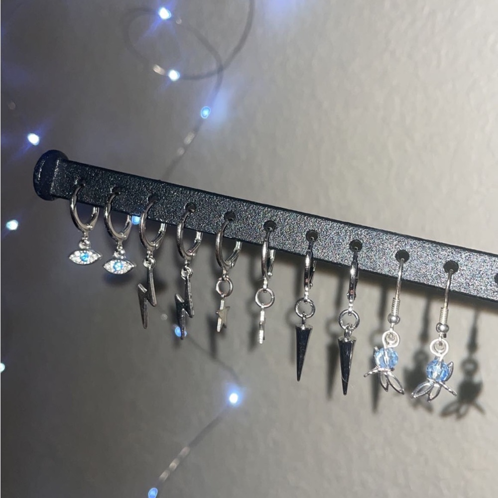5 pairs of silver super cute earrings Barely worn